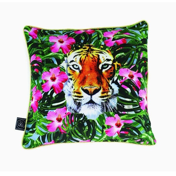 Ashleigh & Burwood Gorgeous Down Cushions pair/2 pillows